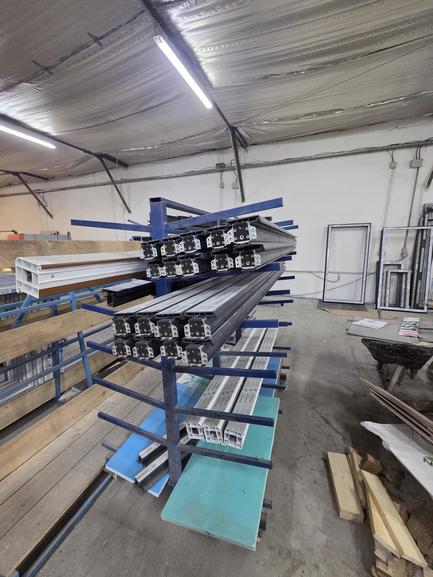 Detaliu montaj și finisaj